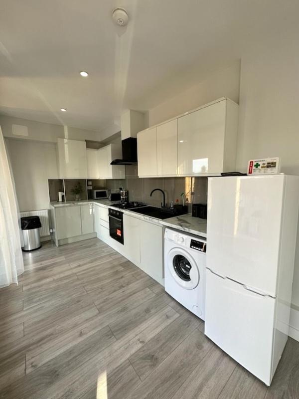 Stratford Apartment With Balcony London Eksteriør billede