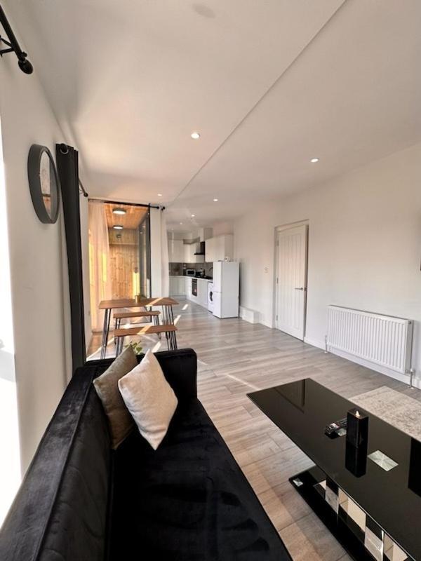 Stratford Apartment With Balcony London Eksteriør billede