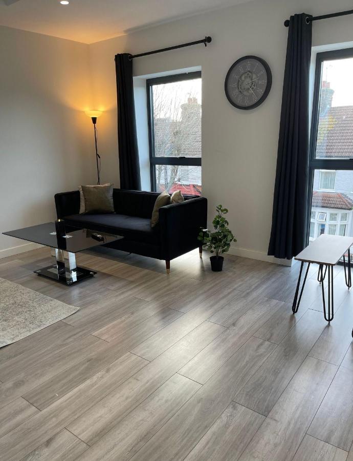 Stratford Apartment With Balcony London Eksteriør billede